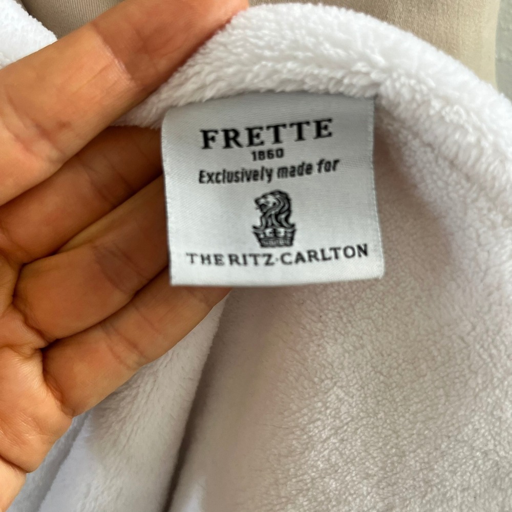 THE RITZ CARLTON Frette Microfiber Robe O/S - Picture 8 of 10